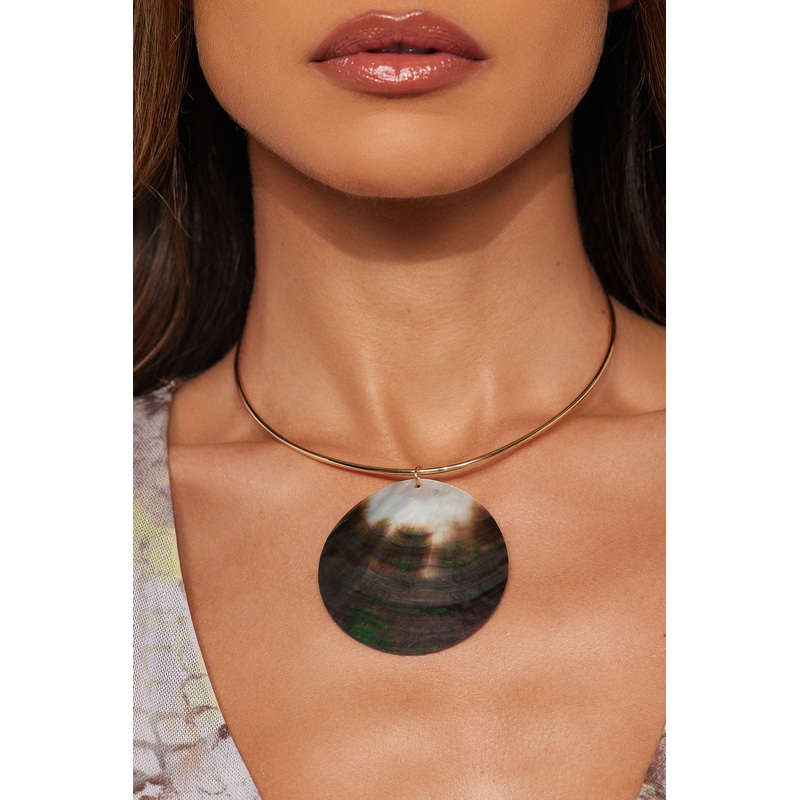 Giving Energy Pendant Necklace – Gold