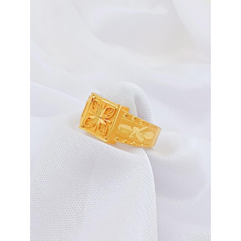 Saizen Men Gold-Plated Stainless Steel Royal Petal Crest Textured Chillai Work Finger Ring