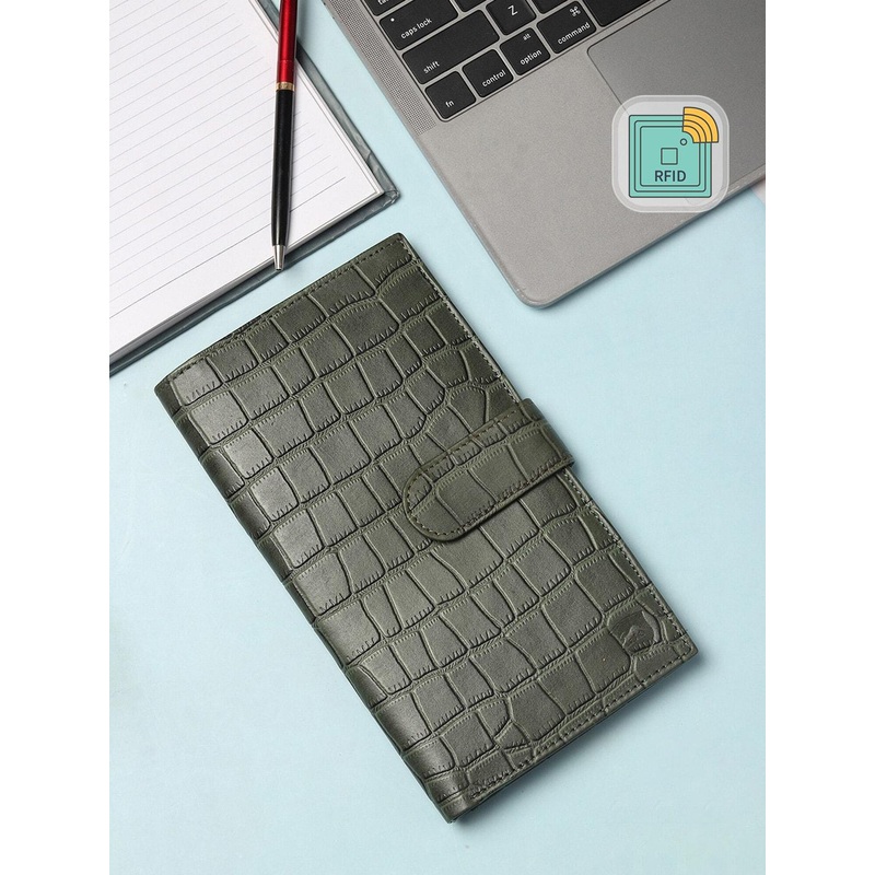 SAMTROH Unisex Olive Green & Green Animal Textured Leather Passport Holder