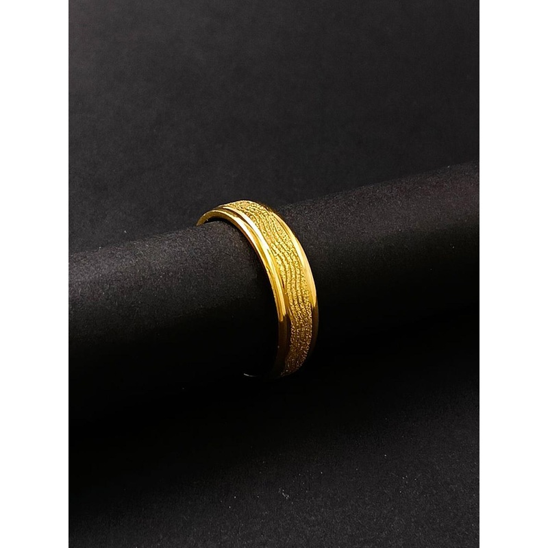 Saizen Stainless Steel Gold-Plated Textured Finger Ring