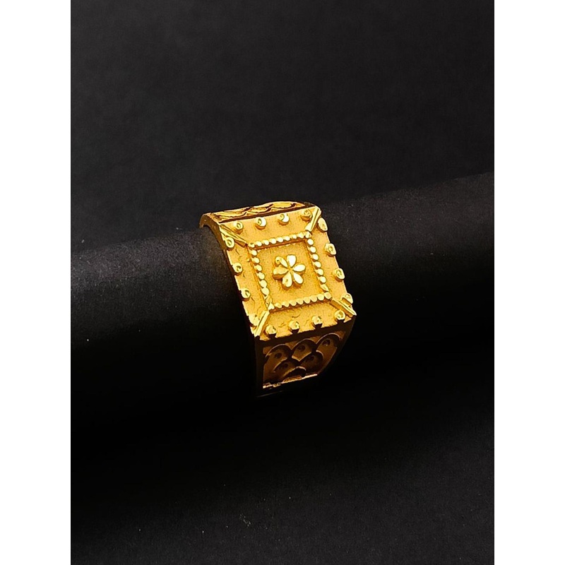Saizen Men Gold-Plated Mercedes Clover Crown Finger Ring