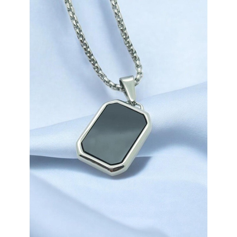 The Roadster Lifestyle Co Titan Pendant With Chain