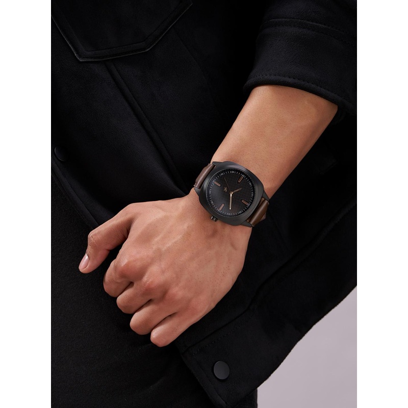 Fastrack Men Dial & Leather Textured Straps Analogue Watch 38161NL01