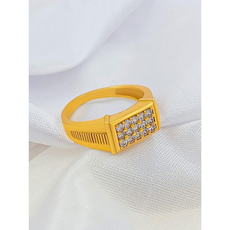 Saizen Men Gold-Plated Cubic Zirconia-Studded Finger Ring