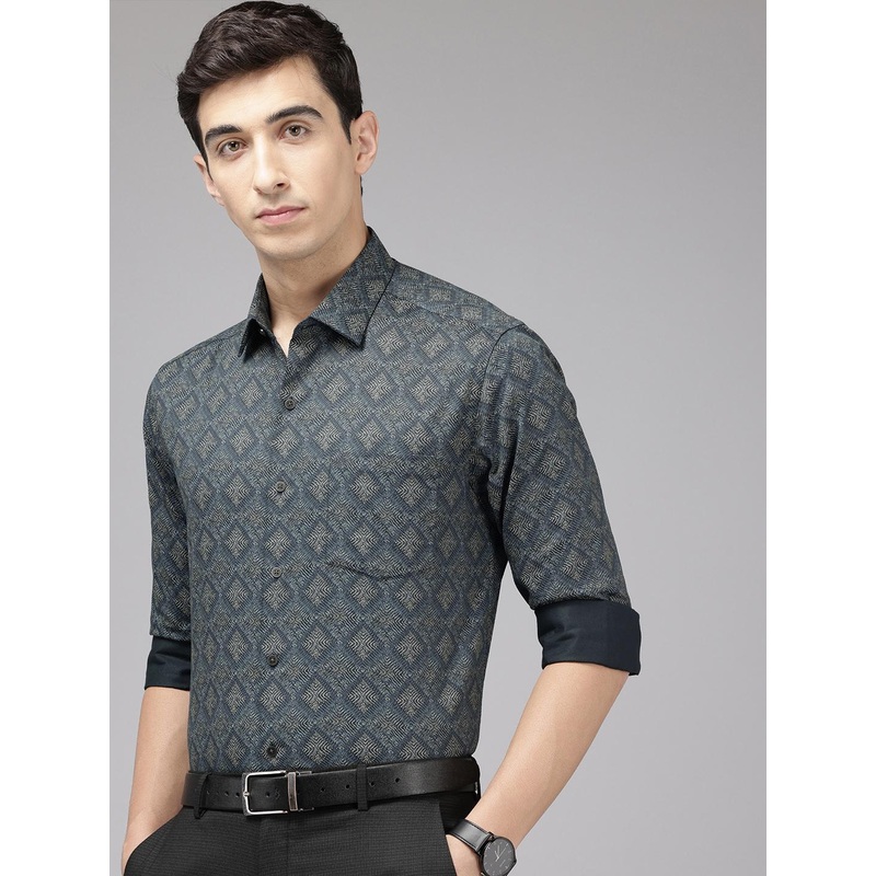 Arrow Pure Cotton Manhattan Slim Fit Geometric Printed Formal Shirt