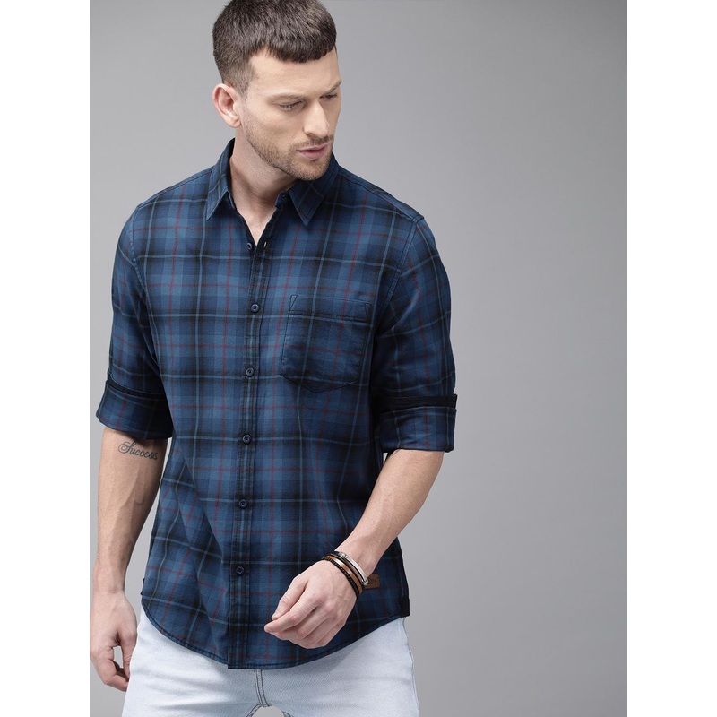 Roadster Men Blue & Black Regular Fit Checked Casual Shirt