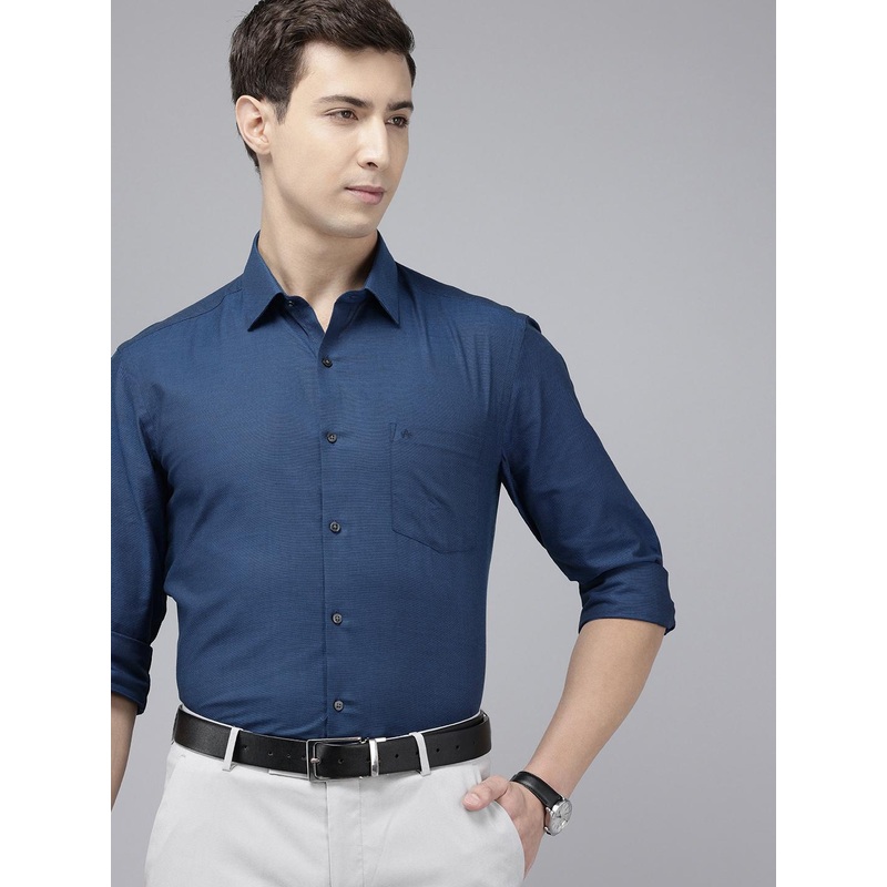 Arrow  Pure Cotton Manhattan Slim Fit Textured Formal Shirt