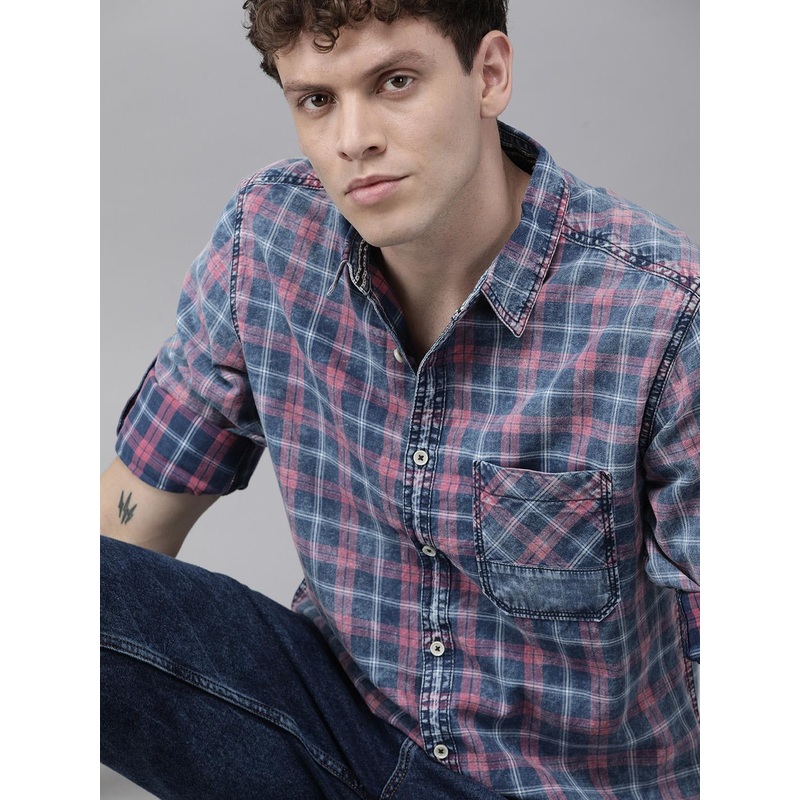 Roadster Men Blue & Pink Regular Fit Checked Casual Shirt