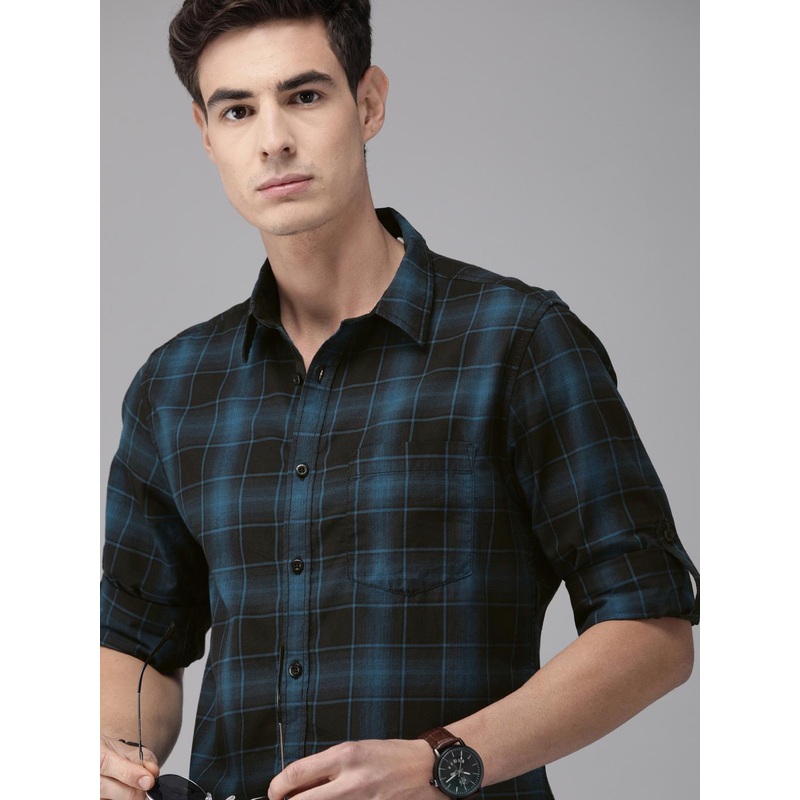 Roadster Men Black & Blue Regular Fit Checked Casual Shirt