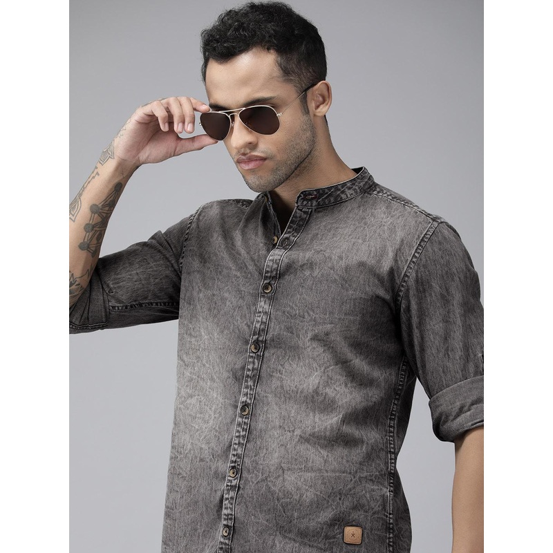 Roadster Men Charcoal Black Pure Cotton Solid Chambray Casual Shirt