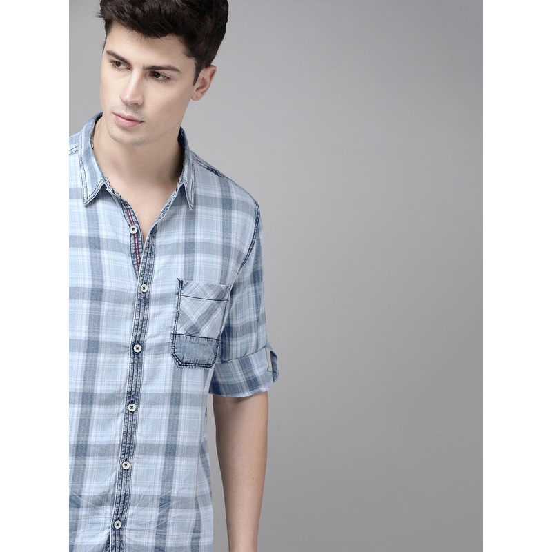 Roadster Men Blue & White Regular Fit Checked Casual Shirt