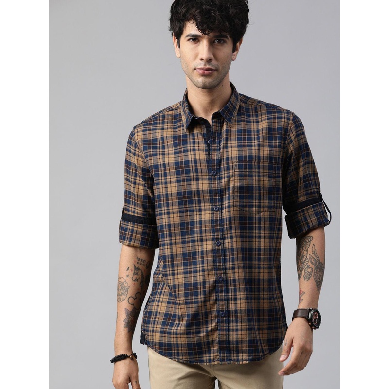 Roadster Men Beige & Blue Regular Fit Checked Casual Shirt