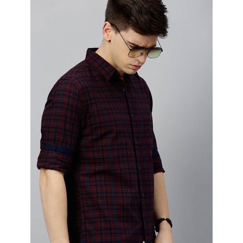 Roadster Men Burgundy & Navy Blue Regular Fit Checked Casual Shirt