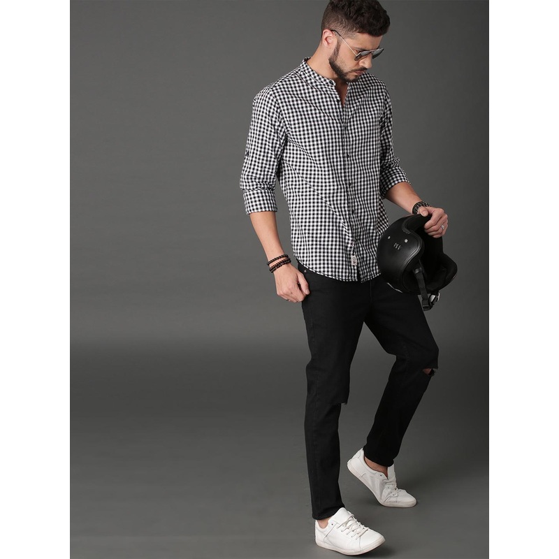 Roadster Men Black & White Checked Pure Cotton Casual Shirt