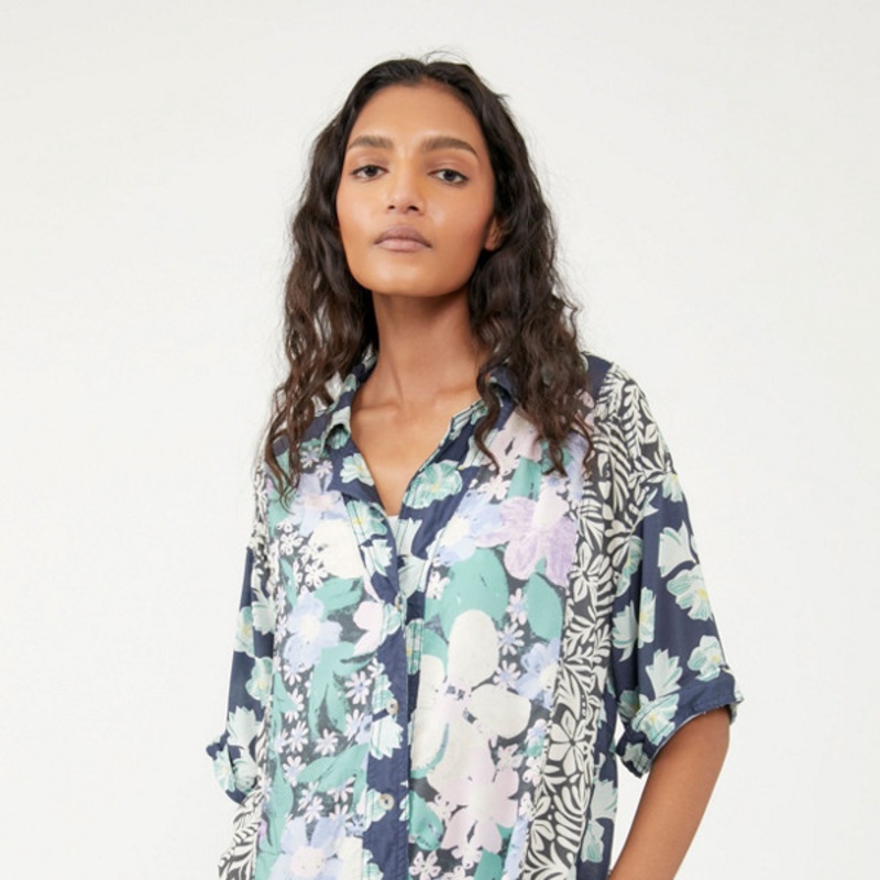 Vacay Away Buttondown