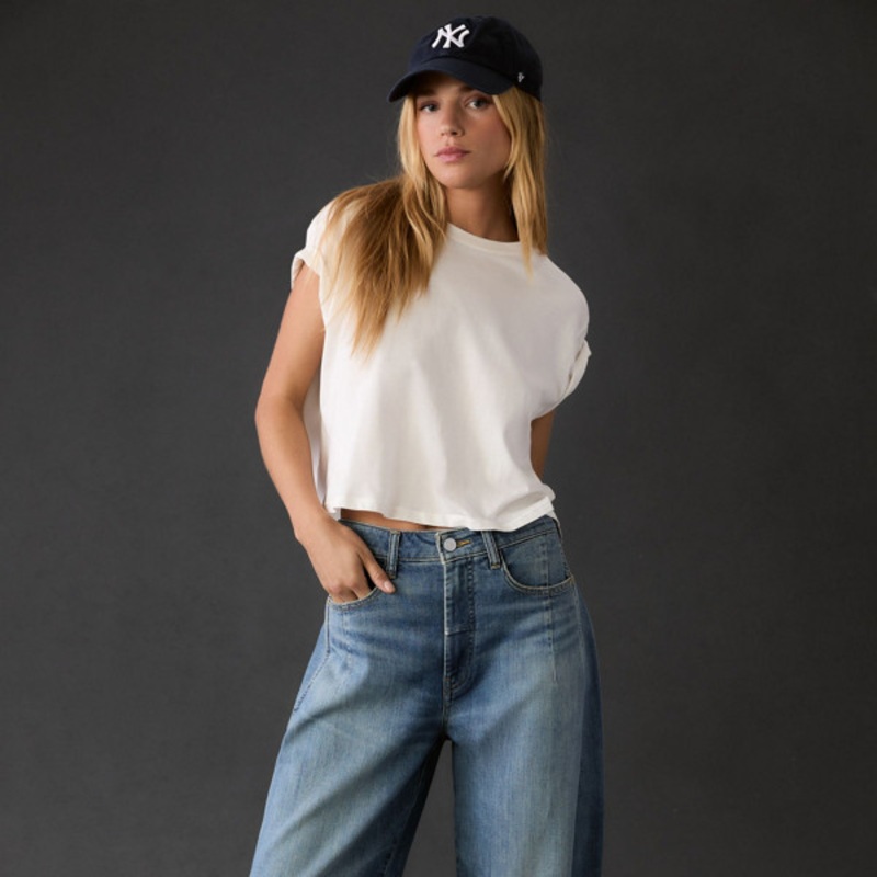 Curve Mid-Rise Wide-Leg Jeans