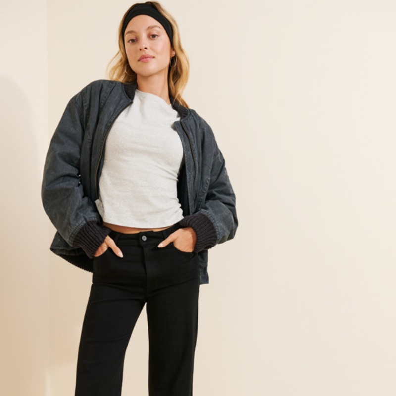 Anessa High-Rise Wide-Crop Jeans