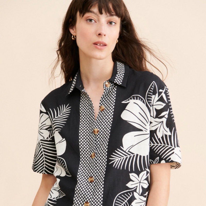 Macaw Elegance Buttondown